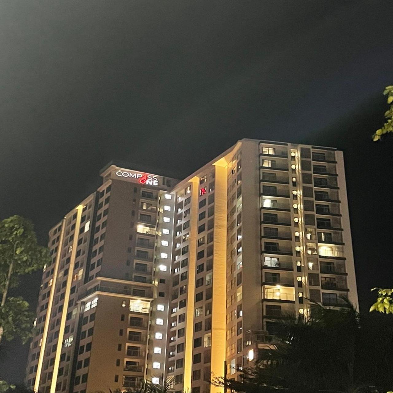 Compass One Building - Luxury Apartments Ap Phu Tho Εξωτερικό φωτογραφία
